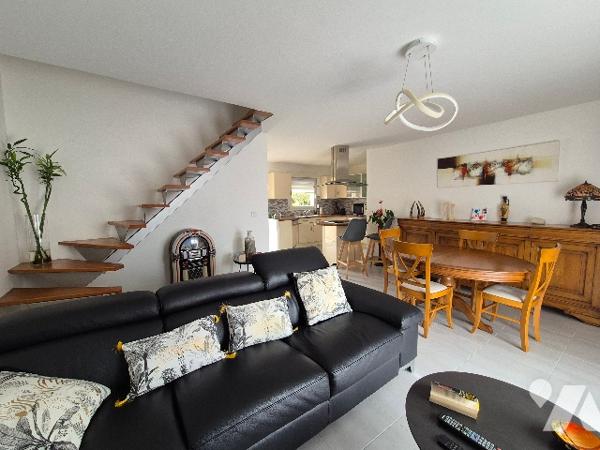 LAUNAGUET (31140), Quartier résidentiel, maison mitoyenne de 77 m² sur un terrain de 253 m².