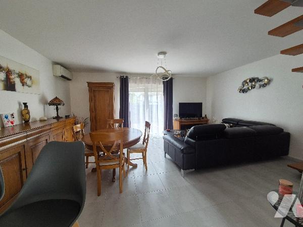 LAUNAGUET (31140), Quartier résidentiel, maison mitoyenne de 77 m² sur un terrain de 253 m².