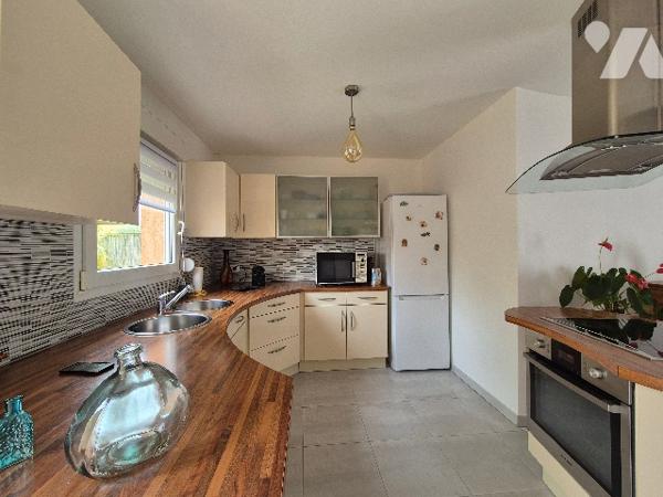 LAUNAGUET (31140), Quartier résidentiel, maison mitoyenne de 77 m² sur un terrain de 253 m².