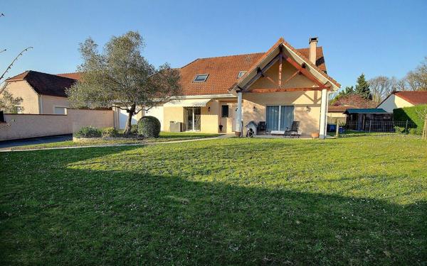 Maison à vendre    5 pièces • 142 m2 Lescar