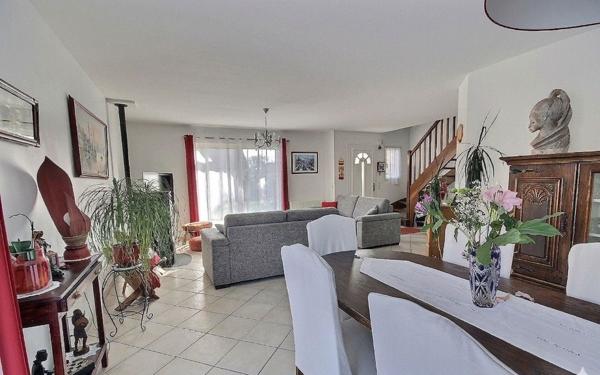 Maison à vendre    5 pièces • 142 m2 Lescar