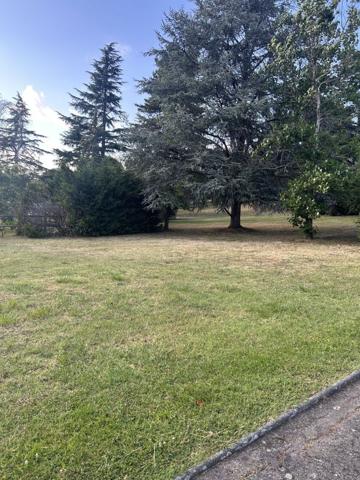 31140 LAUNAGUET Beau terrain centre-ville de Launaguet 1715m2 viabilisé