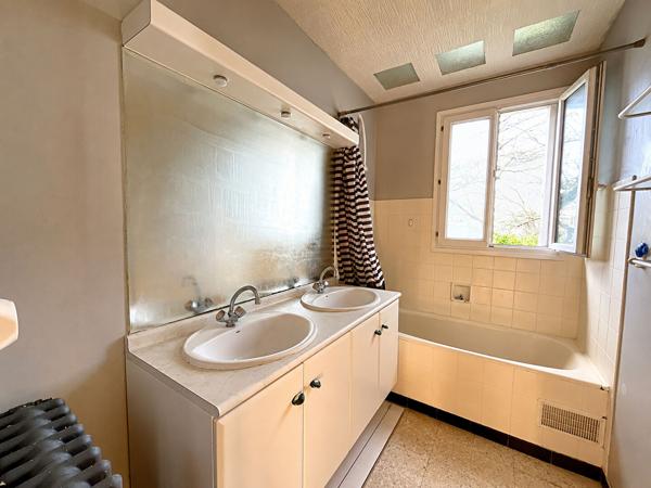 PORTET SUR GARONNE - Village - Maison de 90,8 m2 avec jardin de 476m2 , double garage et atelier , Portet sur garonne