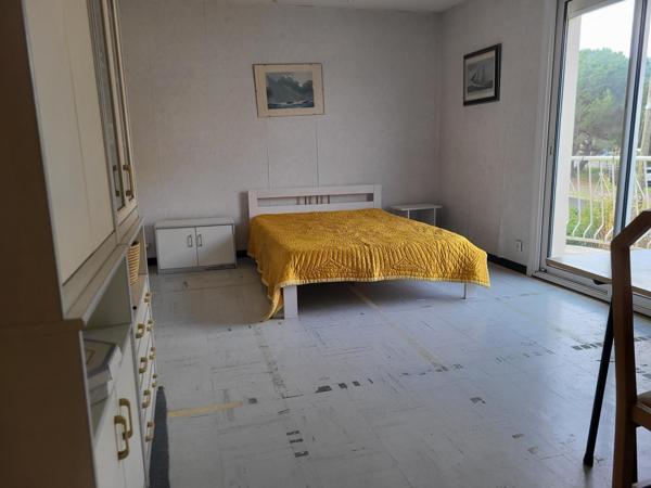 Maison 4 chambres et 1 bureau, garage et jardin.