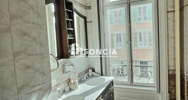 À vendre Appartement 6 pièces 200 m² - Vienne 38200
