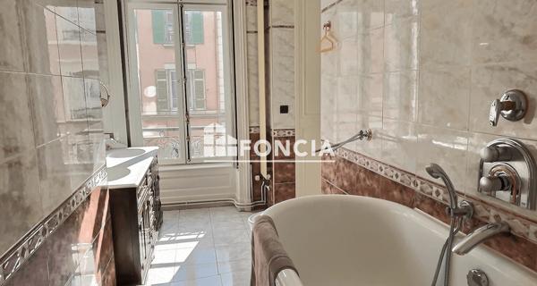 À vendre Appartement 6 pièces 200 m² - Vienne 38200