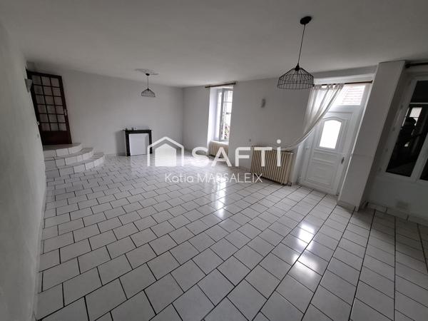 Maison 2 chambres, jardin-stationnement-dépendance