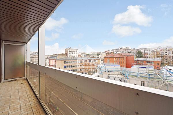 2 PIECES  48 M2  à 3min de la Rue du Rendez-vous balcon + box