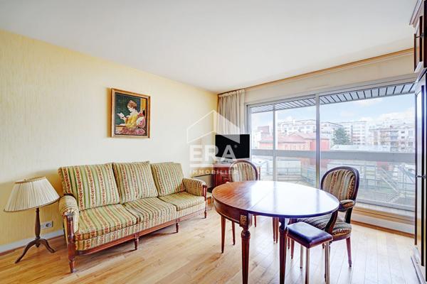 2 PIECES  48 M2  à 3min de la Rue du Rendez-vous balcon + box