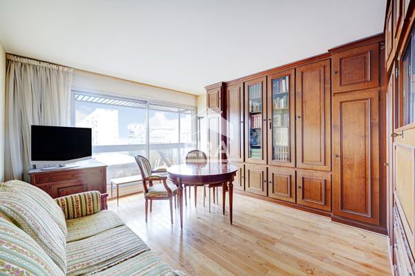 2 PIECES  48 M2  à 3min de la Rue du Rendez-vous balcon + box