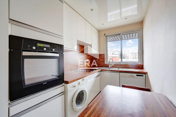 2 PIECES  48 M2  à 3min de la Rue du Rendez-vous balcon + box