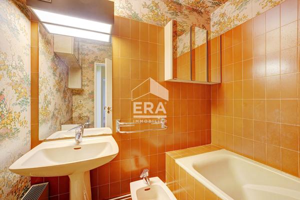 2 PIECES  48 M2  à 3min de la Rue du Rendez-vous balcon + box