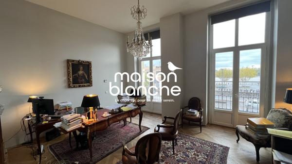 BORDEAUX QUAI DES CHARTRONS:2 PIECES AVEC BALCON ET PARKING!