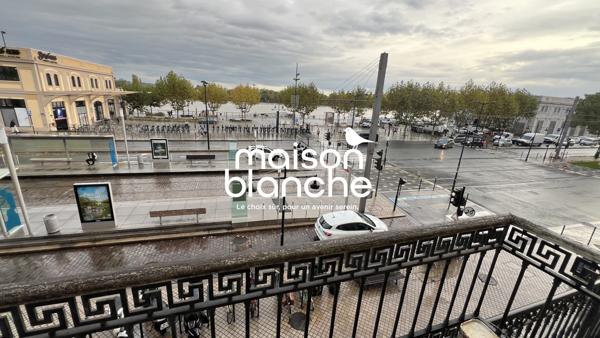 BORDEAUX QUAI DES CHARTRONS:2 PIECES AVEC BALCON ET PARKING!