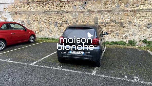BORDEAUX QUAI DES CHARTRONS:2 PIECES AVEC BALCON ET PARKING!