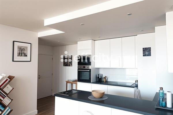 Appartement
         2 pièces
        - 50 m² 452 000 € *