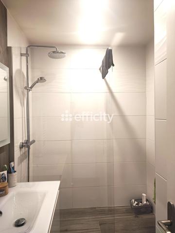 Appartement
         2 pièces
        - 50 m² 452 000 € *