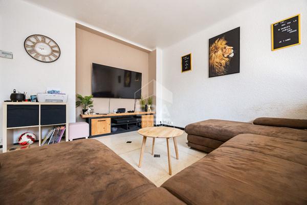 À vendre à Perpignan Saint Gaudérique : Appartement 4 pièces, 3 chambres, garage et balcons