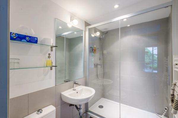 Honfleur – Quartier Sainte-Catherine – Vente en nue-propriété d’un ensemble immobilier de charme avec jardin et terrasse