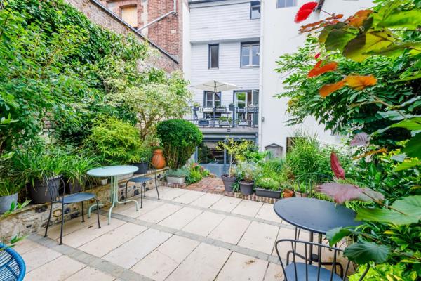 Honfleur – Quartier Sainte-Catherine – Vente en nue-propriété d’un ensemble immobilier de charme avec jardin et terrasse