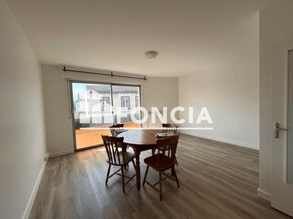Location Studio 27.3 m² - 10 BIS AVENUE JOSEPH CLAUSSAT Chamalieres 63400
