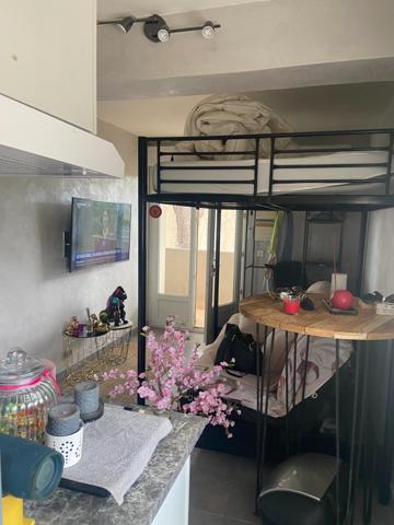 Appartement à HYERES, 83400 - 1 pièce 18m²
