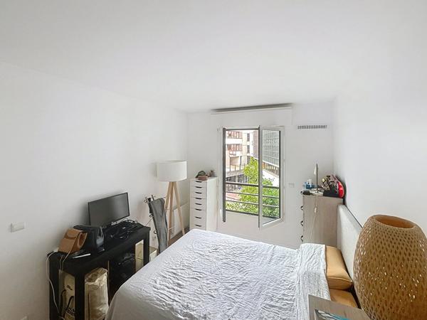 ISSY LES MOULINEAUX - Appartement 2 pièce(s) 48 m2 proche tram T2 RER avec balcon calme