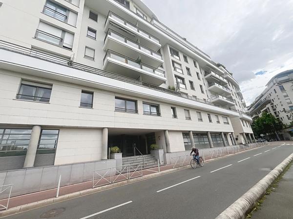 ISSY LES MOULINEAUX - Appartement 2 pièce(s) 48 m2 proche tram T2 RER avec balcon calme