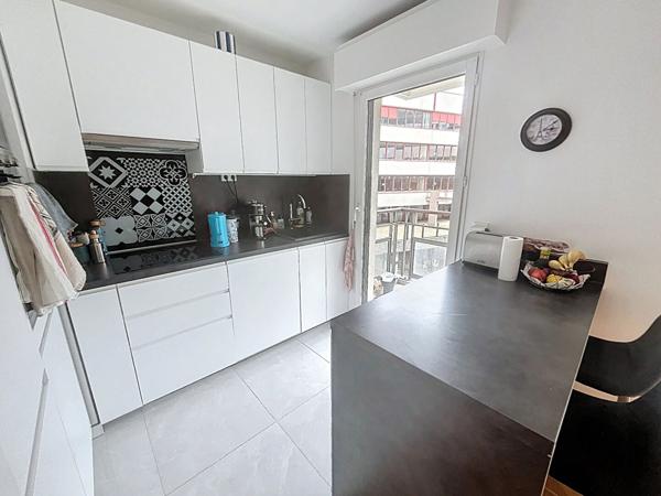 ISSY LES MOULINEAUX - Appartement 2 pièce(s) 48 m2 proche tram T2 RER avec balcon calme