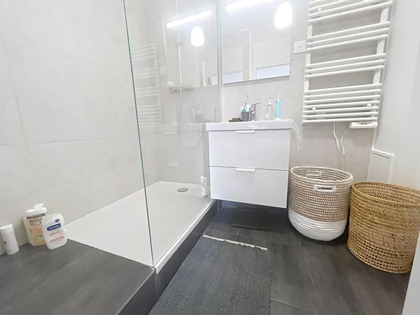 ISSY LES MOULINEAUX - Appartement 2 pièce(s) 48 m2 proche tram T2 RER avec balcon calme