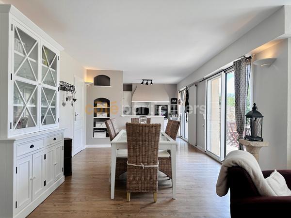 Vente
                Maison150 m² - 6 Pièces -
                    VALOGNES (50700)