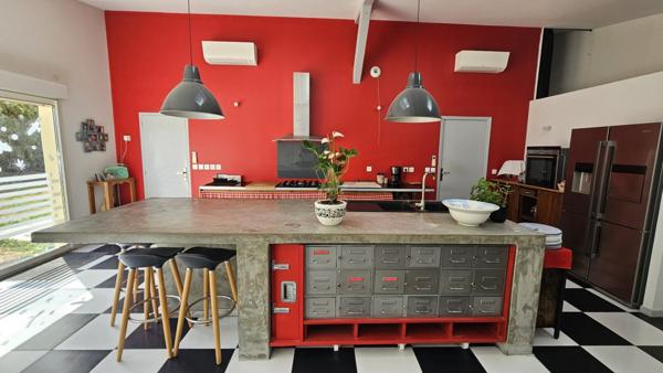 Maison pierre de 210m² avec garage 100m² au calme et sans vis à vis