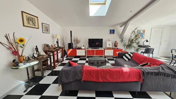 Maison pierre de 210m² avec garage 100m² au calme et sans vis à vis