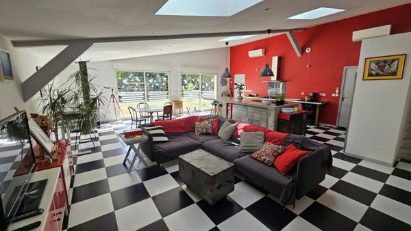 Maison pierre de 210m² avec garage 100m² au calme et sans vis à vis