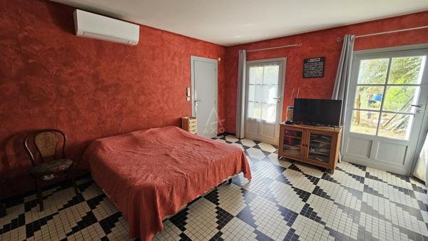 Maison pierre de 210m² avec garage 100m² au calme et sans vis à vis