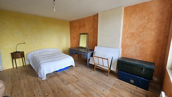 Maison pierre de 210m² avec garage 100m² au calme et sans vis à vis