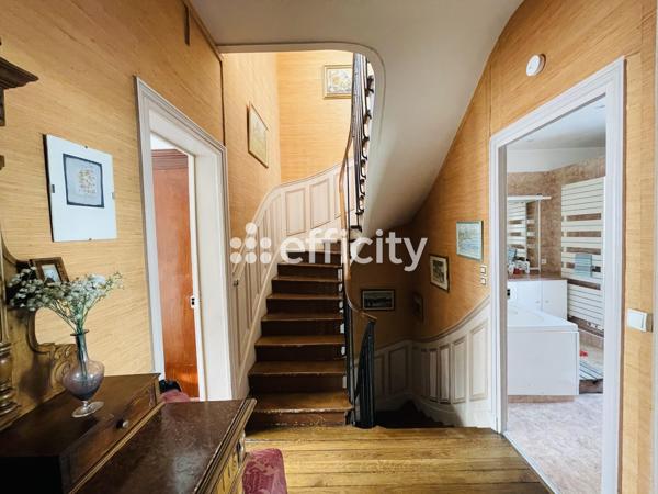 Maison
         7 pièces
        - 225 m² Exclusivité 1 230 000 €*