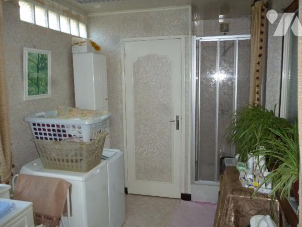 Maison 7 pièces, cour, garage séparé.