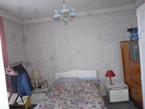 Maison 7 pièces, cour, garage séparé.