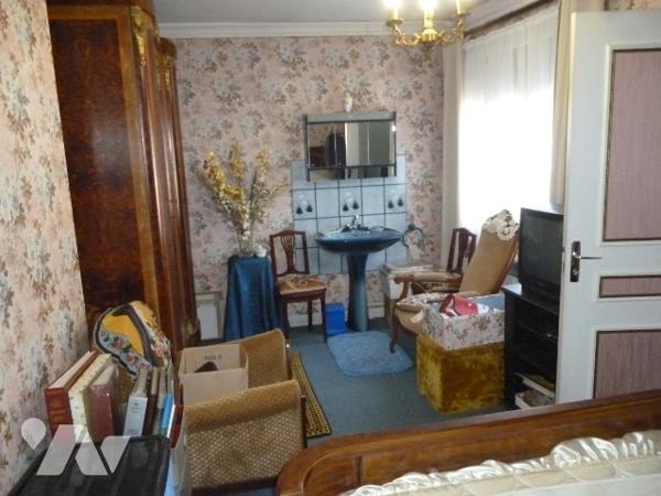 Maison 7 pièces, cour, garage séparé.