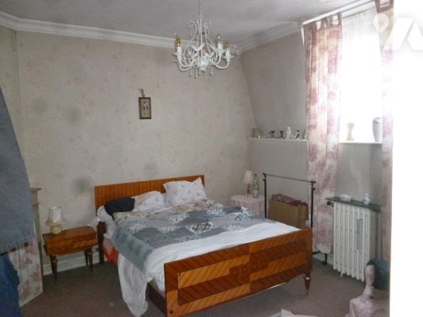 Maison 7 pièces, cour, garage séparé.