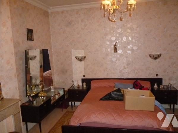 Maison 7 pièces, cour, garage séparé.