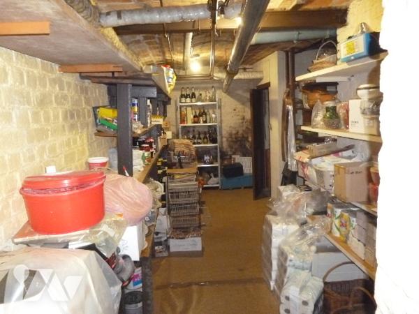 Maison 7 pièces, cour, garage séparé.