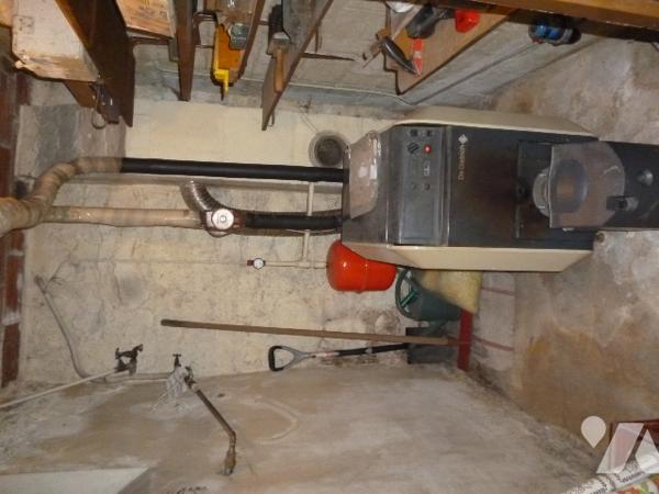 Maison 7 pièces, cour, garage séparé.