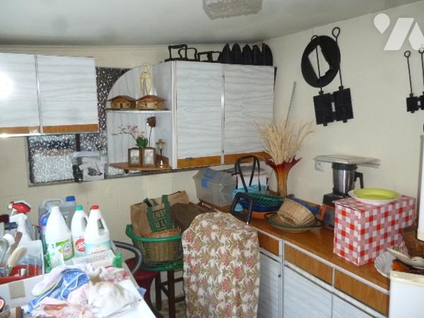 Maison 7 pièces, cour, garage séparé.