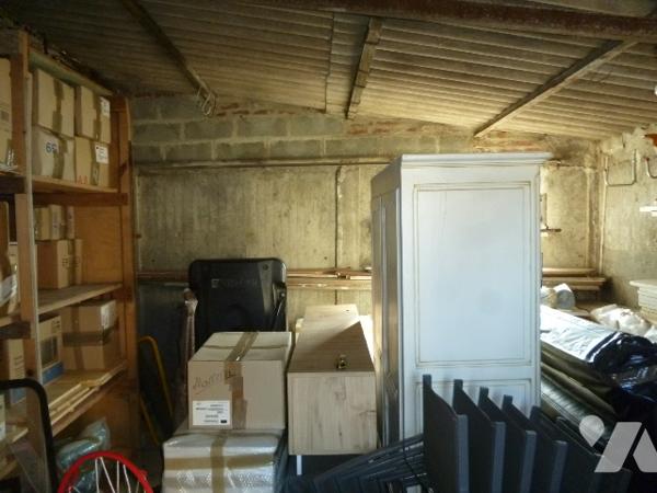 Maison 7 pièces, cour, garage séparé.