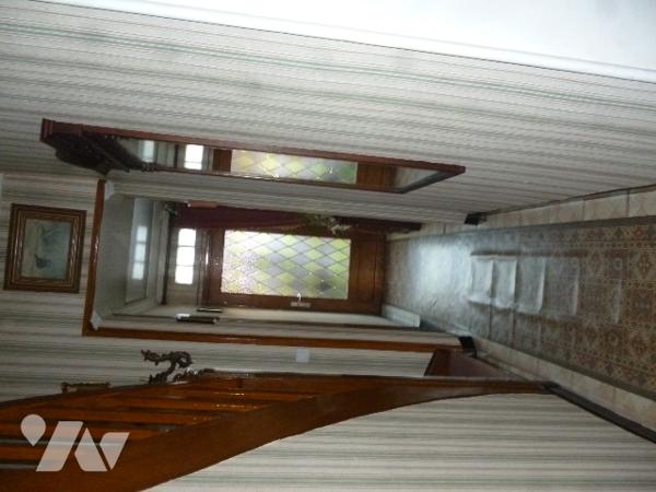 Maison 7 pièces, cour, garage séparé.