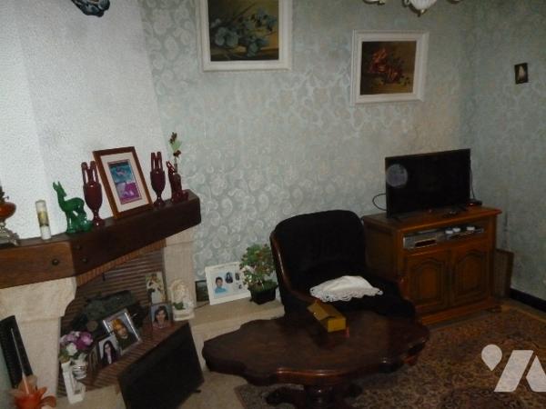 Maison 7 pièces, cour, garage séparé.