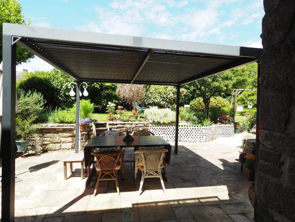 Grande demeure 17ème siècle 9 chambres avec jardin bucolique abrité des regards