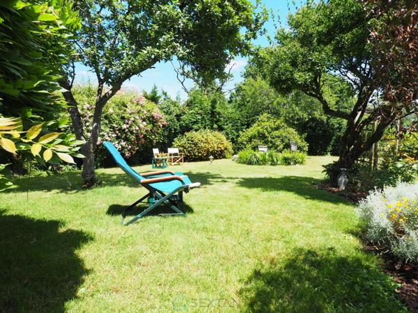 Grande demeure 17ème siècle 9 chambres avec jardin bucolique abrité des regards